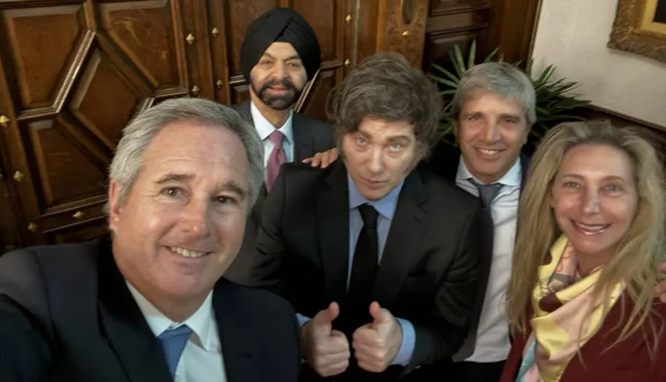 Javier Milei, Luis Caputo y Karina Milei