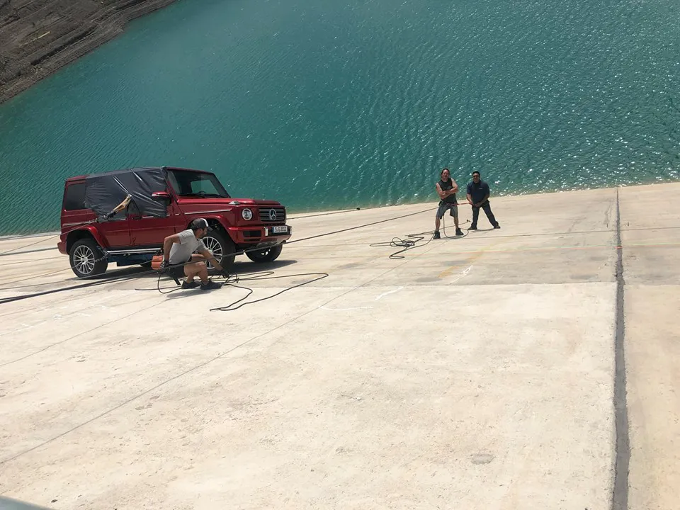 mercedes benz en el Dique Punta Negra